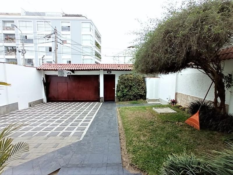 Casa Ideal oficina Administrativa Puerta Cerrada en Alquiler Urb. Santa Rita Surco $2,200