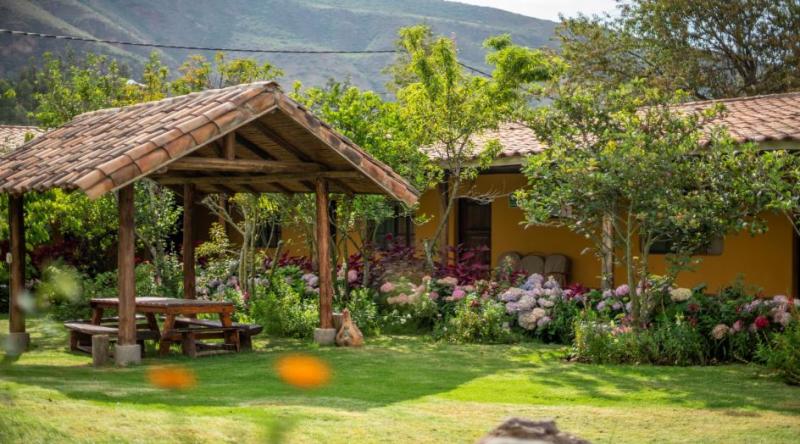 Excelente Hotel en Venta Urubamba Cusco Ambientes Cómodos 2,475,000 A.T. 5,500