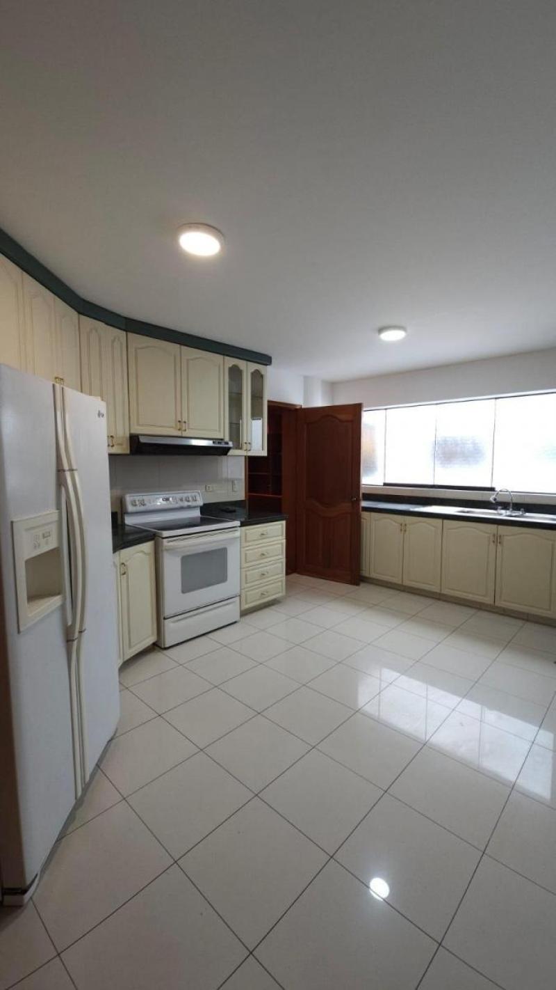 Departamento en Alquiler en Chacarilla Surco Zona Exclusiva 3 Dorm. A.C. 241.40