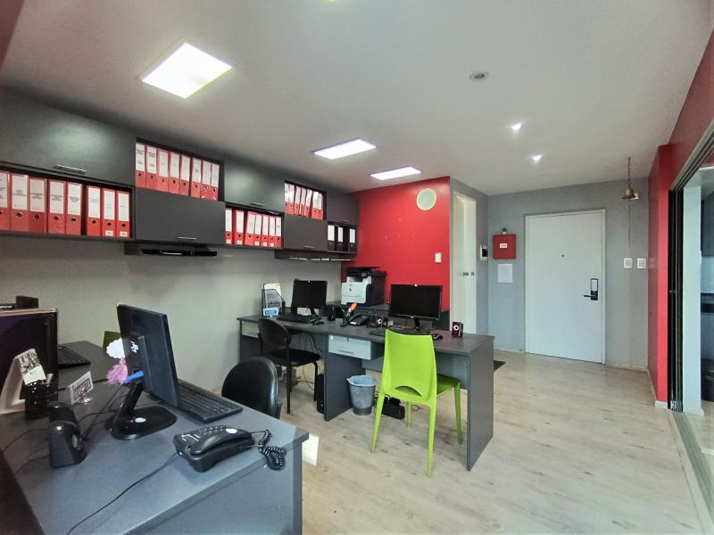 Oficina/Vivienda en el Corazón de Miraflores Venta 2 Ambientes A.C. 49 mt. $105,000