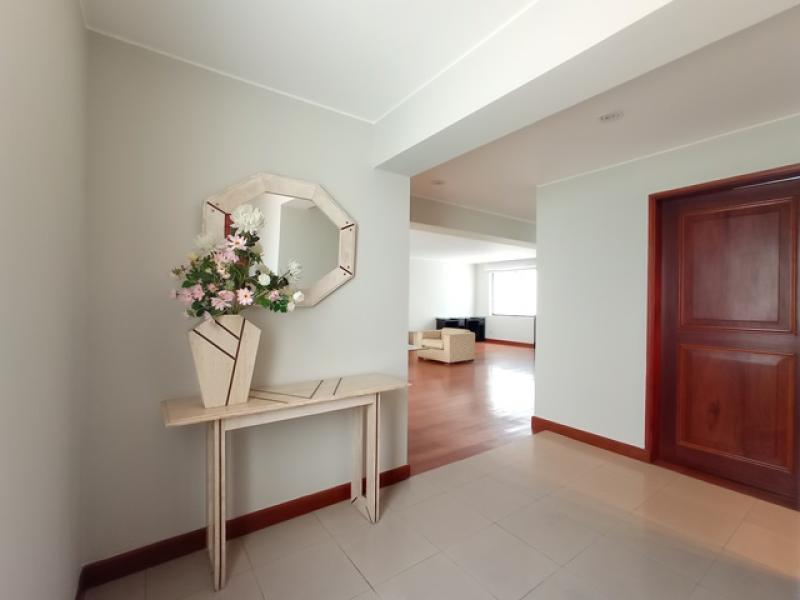 Dpto. en Vta. Zona Exclusiva de Chacarilla Surco 3 Dorm. $369,000 A.C. 198 MT.