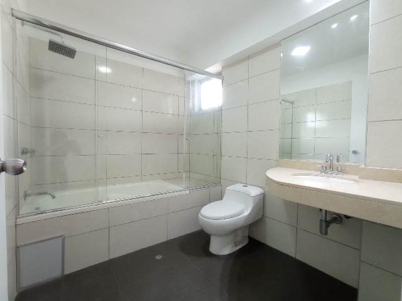 Departamento Dúplex en Alquiler Urb. Aurora Miraflores 3 Dormitorios $1,450 A.C. 170 mt.