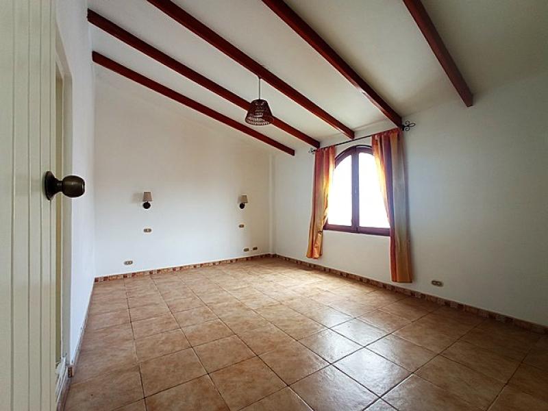 Casa en ALQUILER en Monterrico Surco JARDIN 5 dormitorios A.T. 300 mt. $2,500
