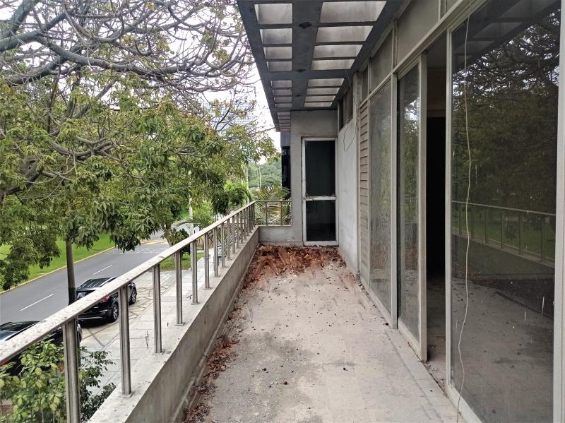 Casa como Terreno en Venta Urb. El Palomar San Isidro Zonificación 7 Pisos $819,000