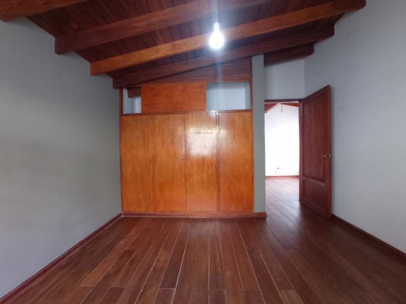 Casa de 2 plantas Venta en Cedros de Villa Chorrillos 4 dormitorios $200,000 A.T. 160 mt.