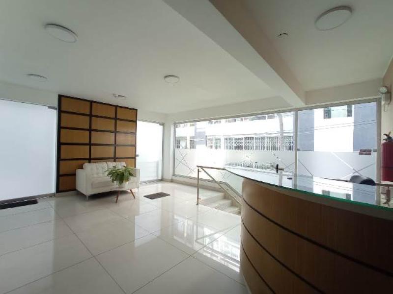 Departamento Dúplex en Alquiler Urb. Aurora Miraflores 3 Dormitorios $1,450 A.C. 170 mt.