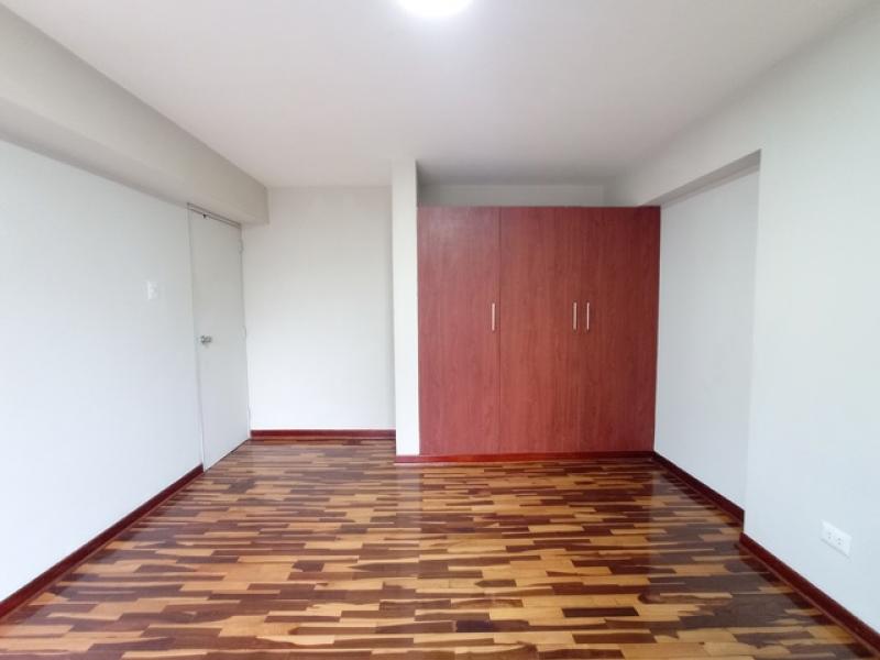 Dúplex en Venta en Urb. San Antonio Miraflores 3 Dormitorio $198,000 A.C. 130 mt.