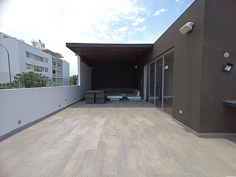 Exclusiva Residencia en Venta en Urb. Aurora Miraflores 4 Dormitorios 4 Baños A.T  315 mt.