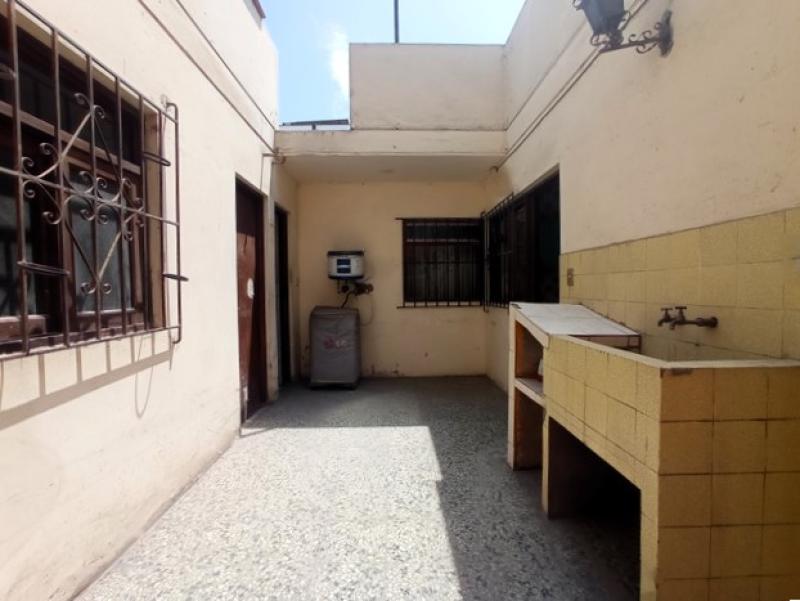 Casa en Venta en Urb. Las Gardenias Surco 1 Planta 3 Dormitorios $460,000 A.T. 300 mt.