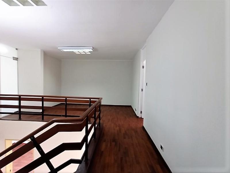 Casa Ideal oficina Administrativa Puerta Cerrada en Alquiler Urb. Santa Rita Surco $2,200