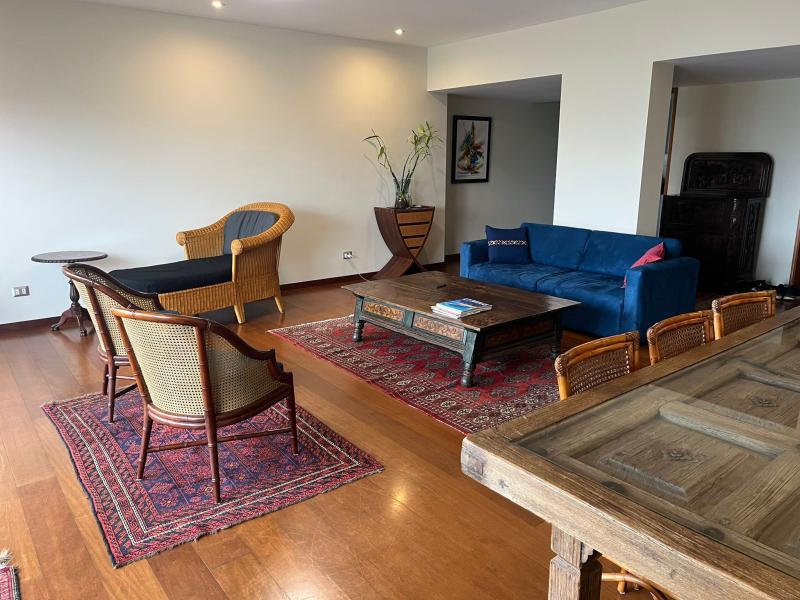 Departamento en Alquiler de Lujo en MIRAFLORES 3 Balcones 3 Dorm. $2,800  A.C. 216