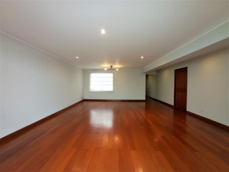 Excelente Dpto. Alq. s/m en la Zona de Chacarilla, Surco 3 Dorm. $1,300 A.C. 200 mt