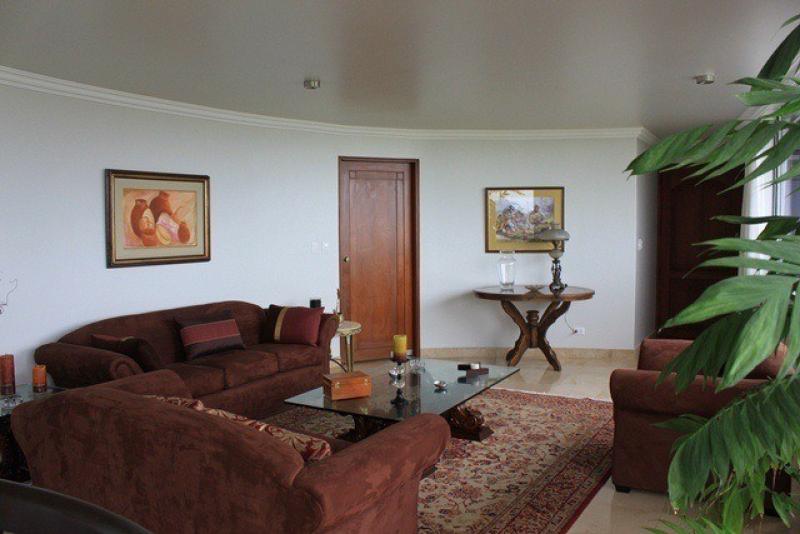 Exclusivo Dpto. Frente al Mar en Malecón Cisneros en Alquiler 3 Dorm. A.C. 198 mt. $2,400