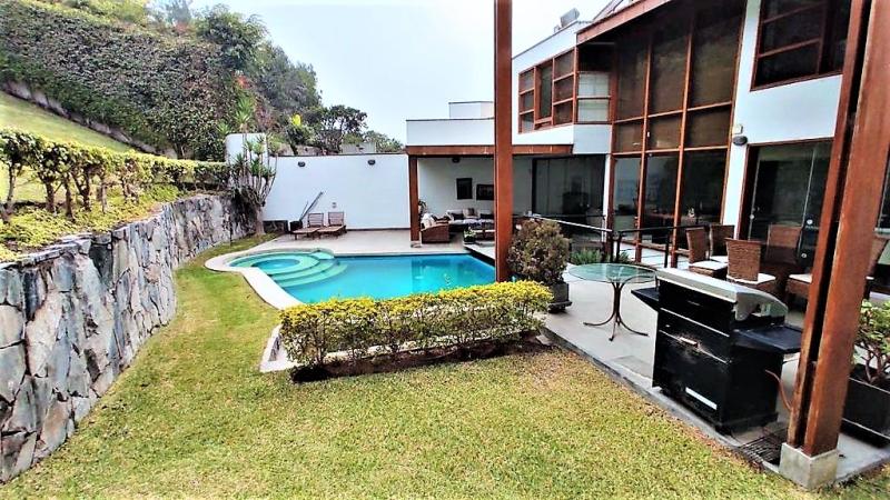 Casa en Venta en la Urb. El Corregidor La Molina Piscina 660 mt. de Jardín $1,150,000