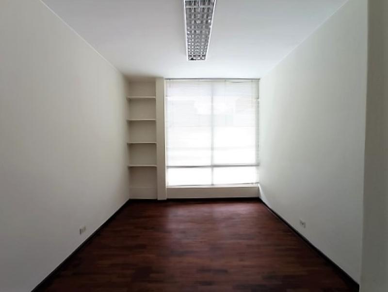 Casa Ideal oficina Administrativa Puerta Cerrada en Alquiler Urb. Santa Rita Surco $2,200