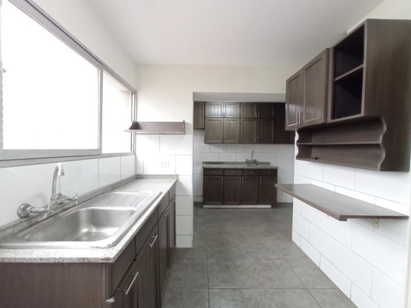 Dúplex en Venta en Urb. San Antonio Miraflores 3 Dormitorio $198,000 A.C. 130 mt.