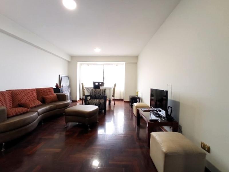 Departamento Venta Miraflores Vista Exterior 2 dormitorios + escritorio $184,000 AC100 mt.