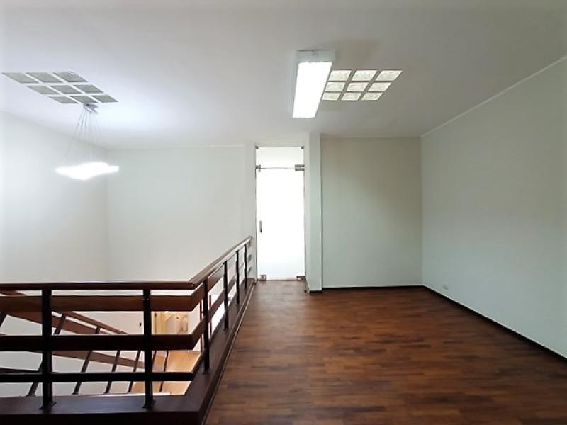Casa Ideal oficina Administrativa Puerta Cerrada en Alquiler Urb. Santa Rita Surco $2,200