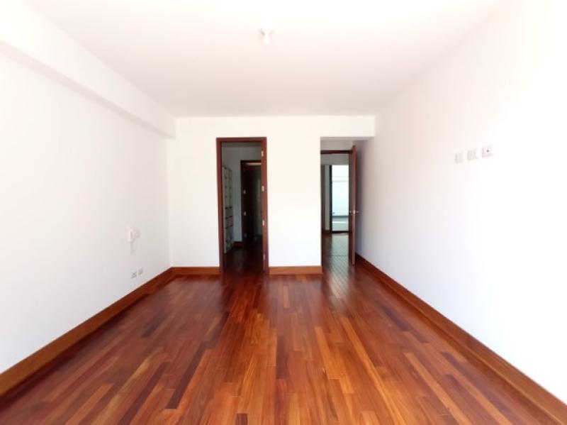 Departamento en Venta en Miraflores de Estreno 3 Dormitorios $450,000 A.O. 227 MT.