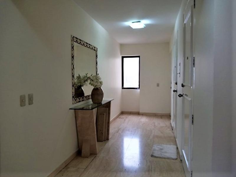 Departamento Frente al Club El Golf de San Isidro en Venta Impecable 250 mt. 3.5 baños