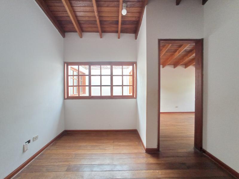 Casa de 2 plantas Venta en Cedros de Villa Chorrillos 4 dormitorios $200,000 A.T. 160 mt.
