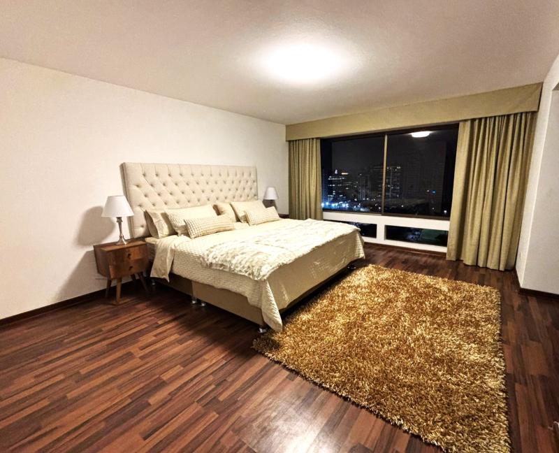 Departamento Frente al Club El Golf de San Isidro en Venta Impecable 250 mt. 3.5 baños