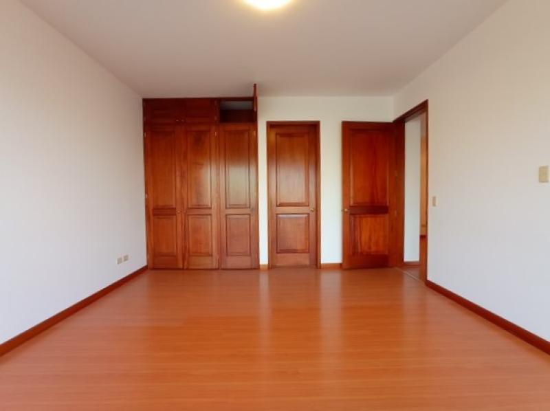 Departamento en Alquiler vista al Golf San Isidro 4 dormitorios 320 mt. $2,500