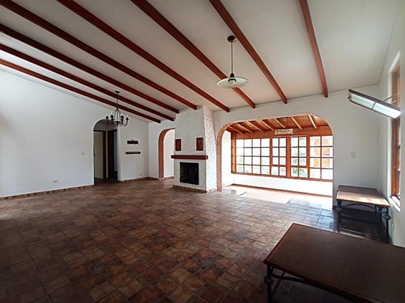Casa en ALQUILER en Monterrico Surco JARDIN 5 dormitorios A.T. 300 mt. $2,500