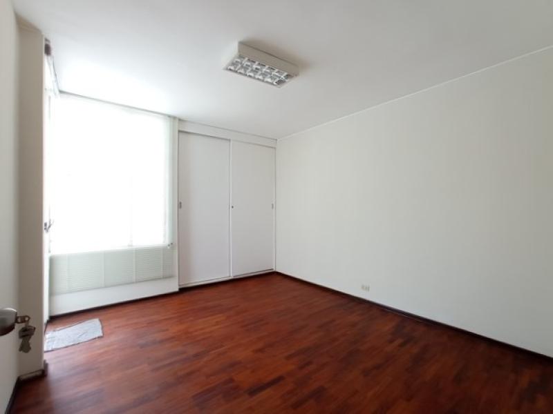 Casa Ideal oficina Administrativa Puerta Cerrada en Alquiler Urb. Santa Rita Surco $2,200
