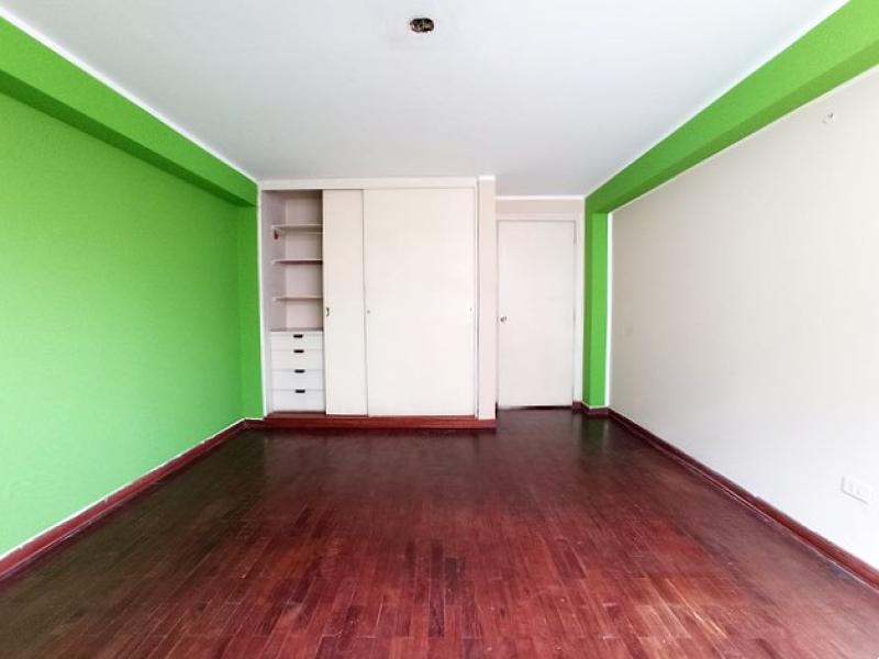 Departamento en Venta en Miraflores 3 Dormitorios $185,000 A.C. 170 mt.