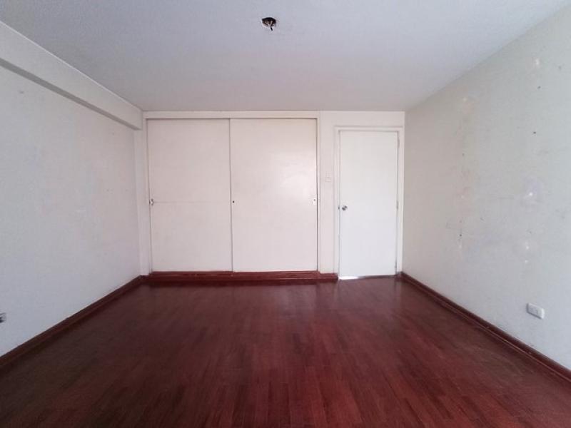 Departamento en Venta en Miraflores 3 Dormitorios $185,000 A.C. 170 mt.