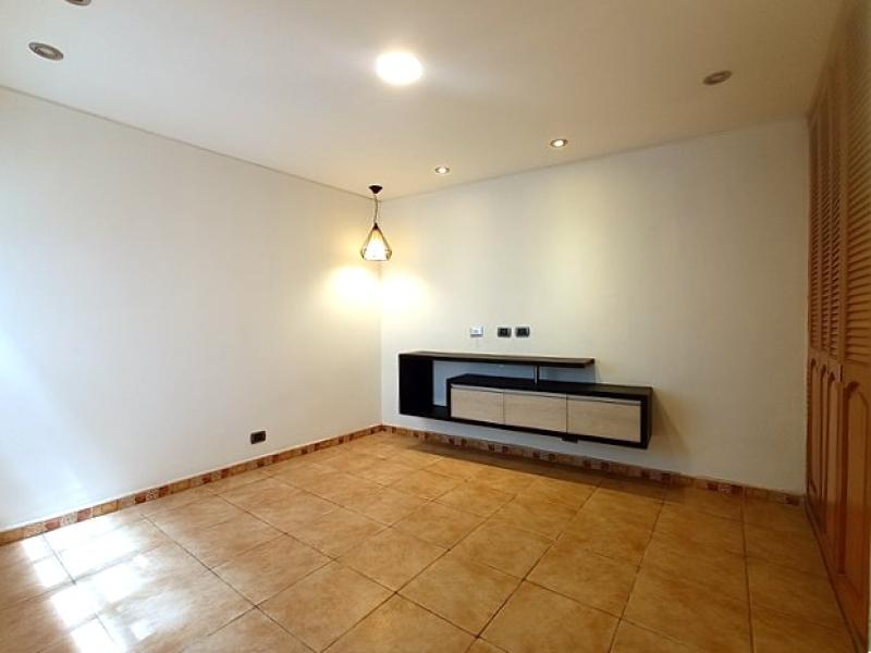 Casa en ALQUILER en Monterrico Surco JARDIN 5 dormitorios A.T. 300 mt. $2,500