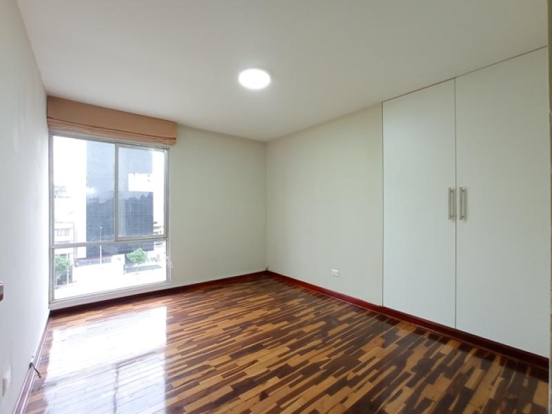 Dúplex en Venta en Urb. San Antonio Miraflores 3 Dormitorio $198,000 A.C. 130 mt.