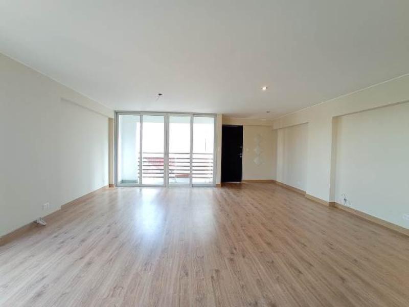 Departamento Dúplex en Alquiler Urb. Aurora Miraflores 3 Dormitorios $1,500 A.C. 170 mt.